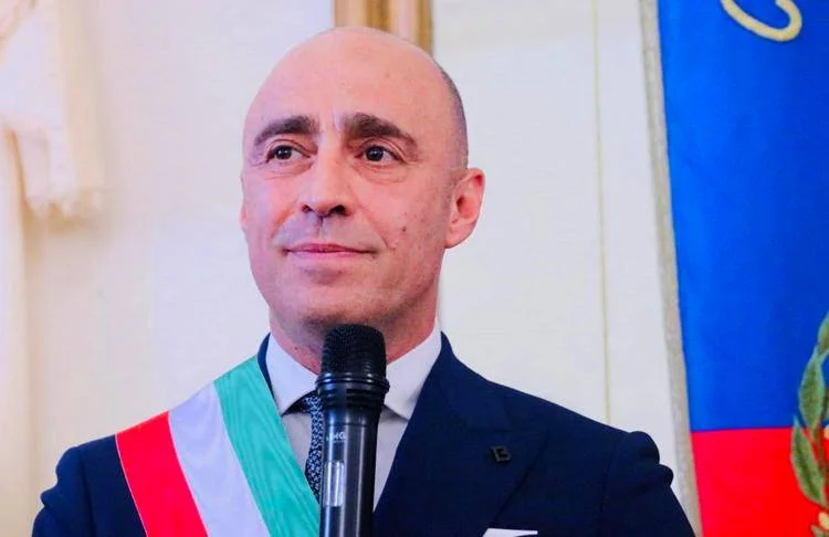 Tensioni su accordo ex Ilva, il sindaco Bitetti si dimette