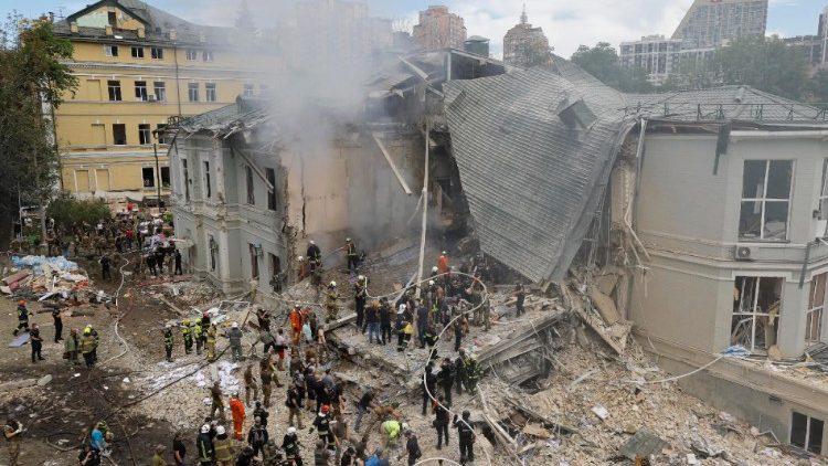 Raid russo su Kiev, colpiti ospedale e scuola