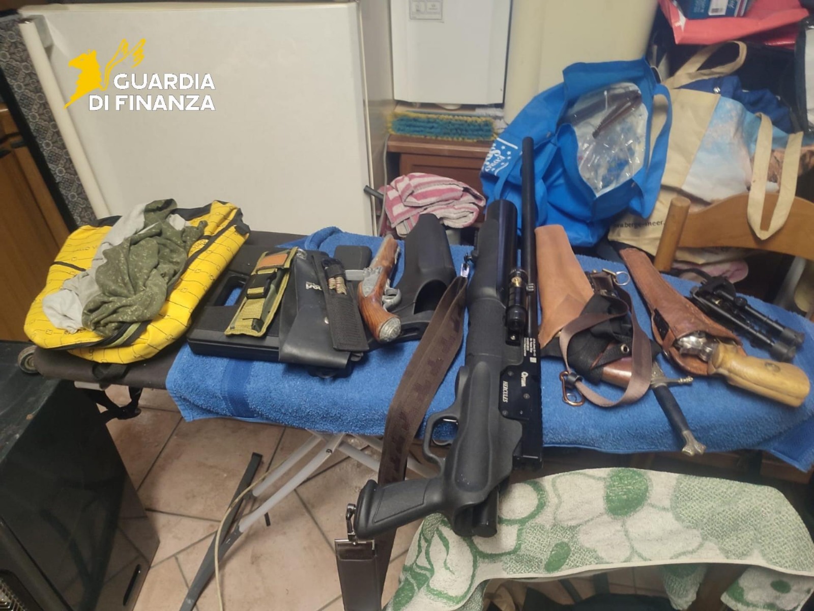 Porto Torres [VIDEO], armi e contanti in auto: un arresto