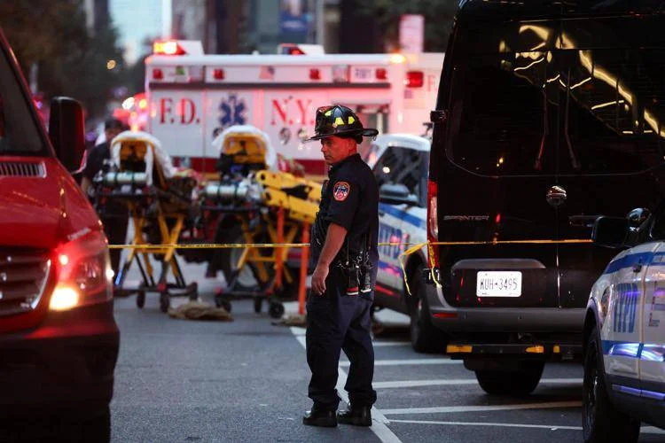 Attacco armato a Manhattan: cinque vittime, poi il suicidio
