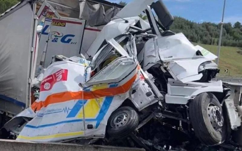 Autista indagato per strage su A1, partite le autopsie