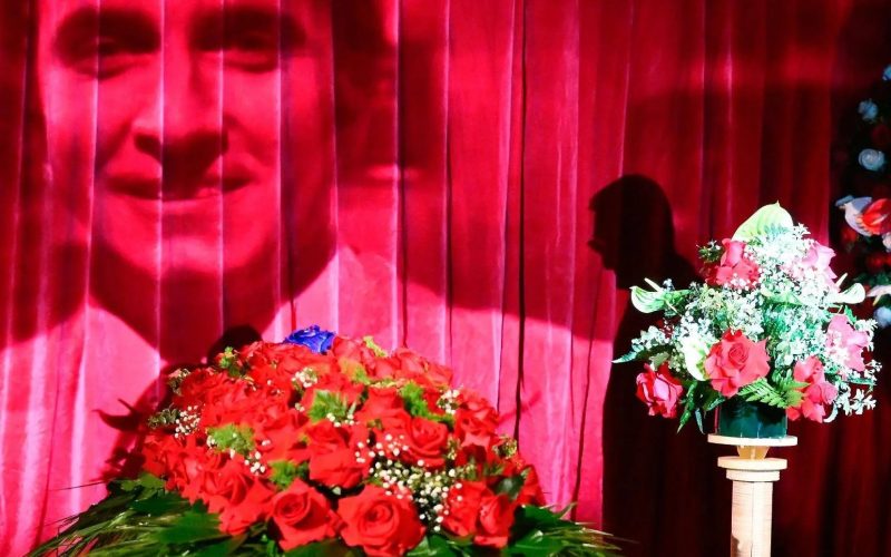 Addio a Pippo Baudo, applausi e lacrime al suo feretro