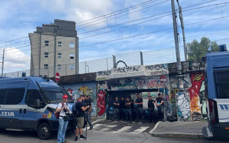 Sgomberato a Milano il Leoncavallo, chiude un’era storica