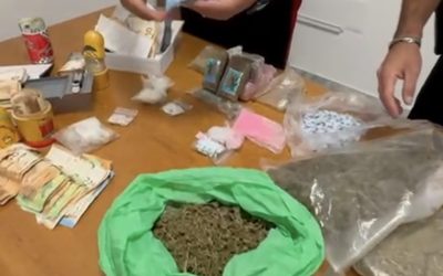 Arrestato ausiliario: in casa 37mila euro e chili di droga