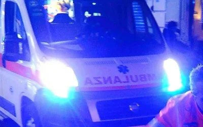 Tragedia a Fiumicino, 35enne travolta e uccisa a Isola Sacra mentre cammina con il figlio