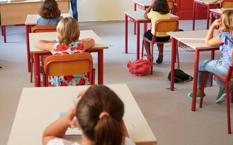 Bimbo cade da terrazzo scuola Genova, procura indaga