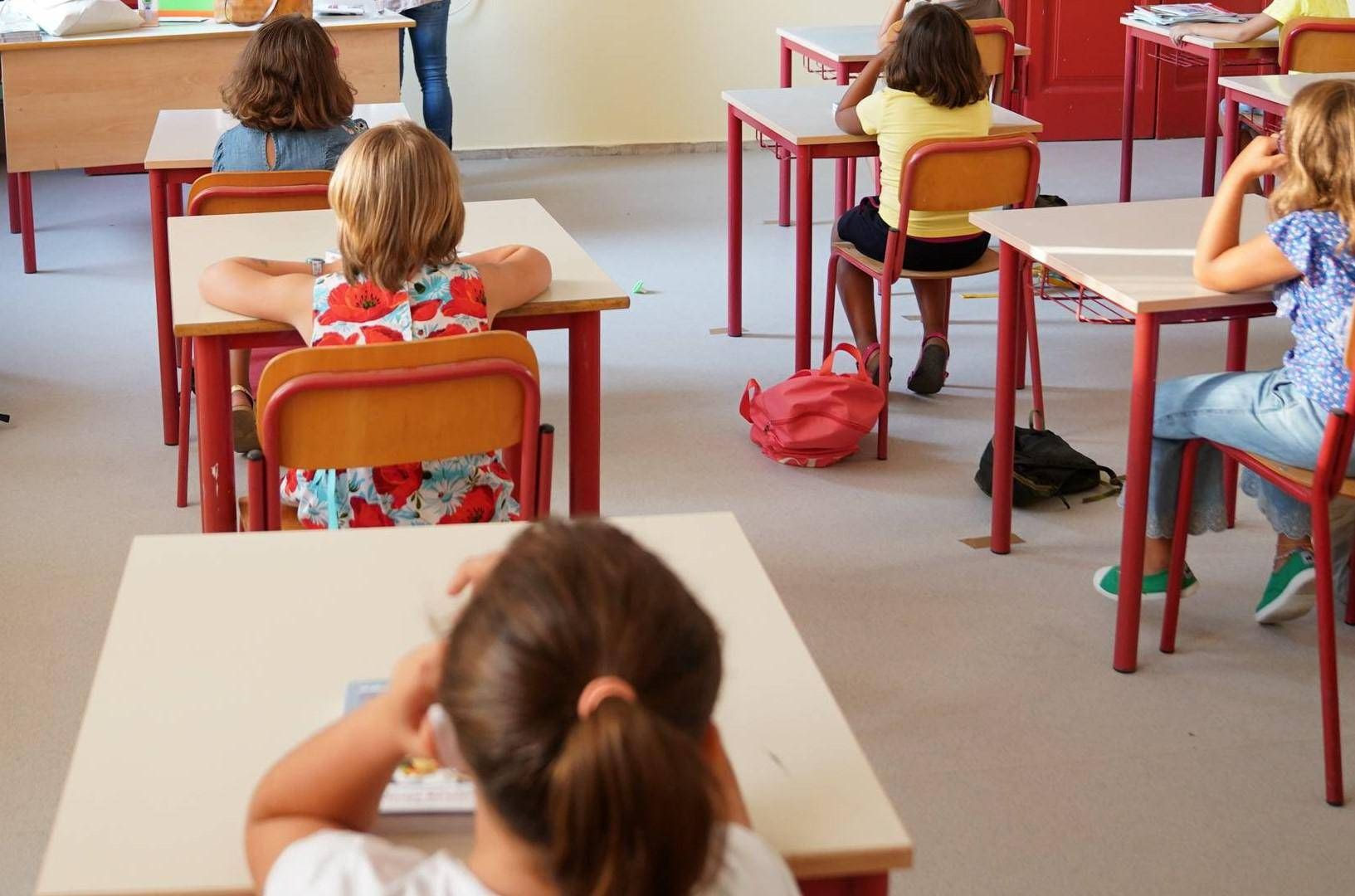Bimbo cade da terrazzo scuola Genova, procura indaga