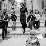 Ferdinando Scianna porta “La moda, la vita” a Saluzzo