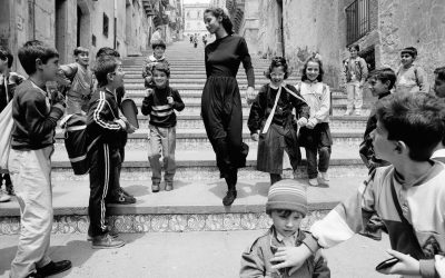 Ferdinando Scianna porta “La moda, la vita” a Saluzzo