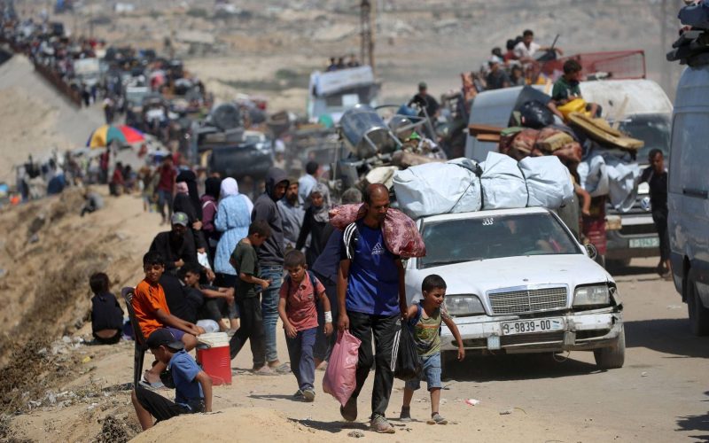 Gaza, 480mila in fuga: Israele promette forza estrema