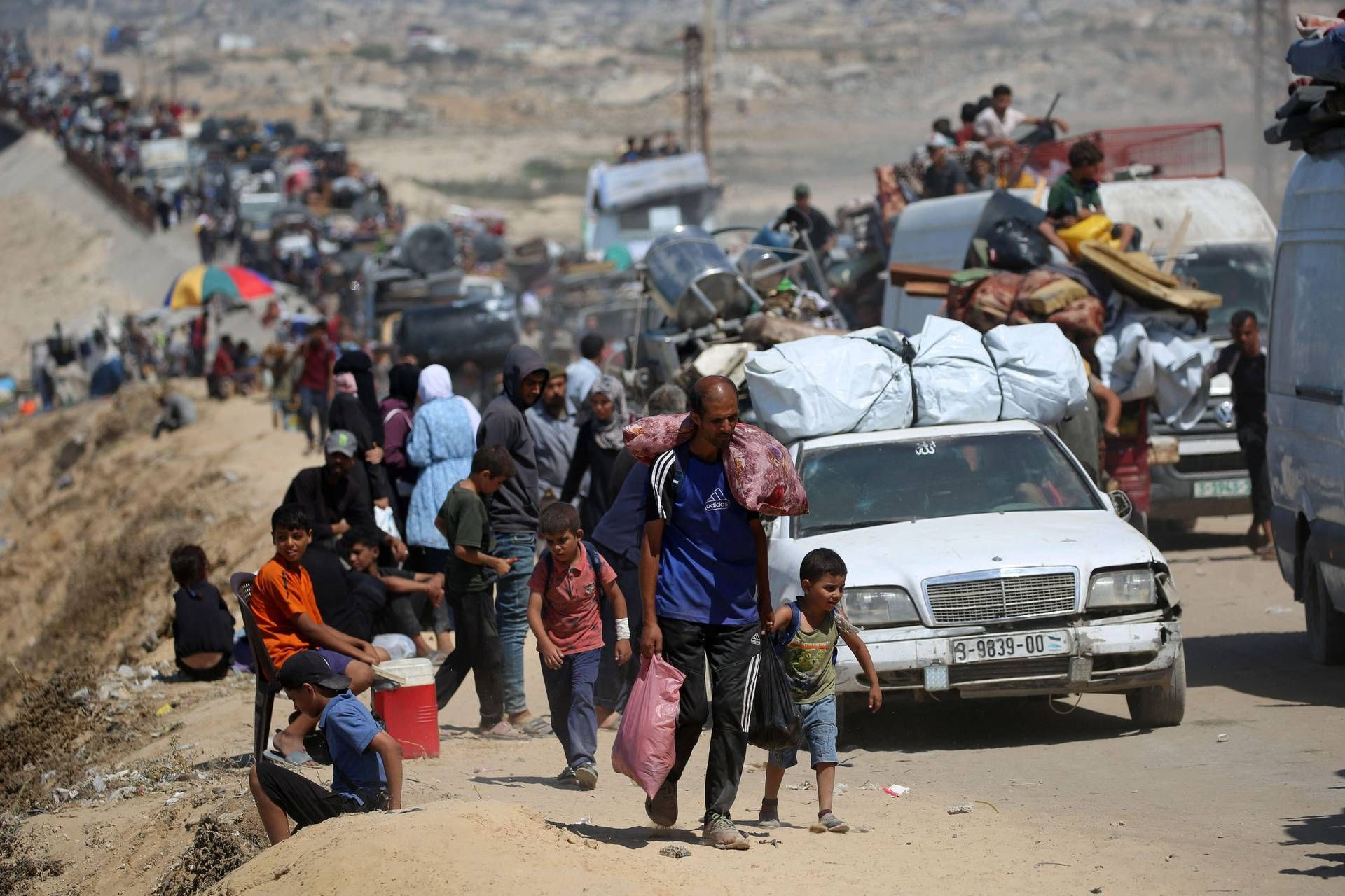 Gaza, 480mila in fuga: Israele promette forza estrema