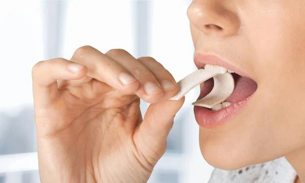 Oggi è la Giornata del chewing gum, icona pop sotto la lente della scienza