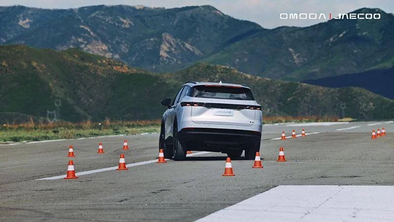 Omoda 7 supera test dell’alce a 78 km/h con controllo