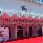 Gli occhiali protagonisti tra cinema e stile a Venezia 2025