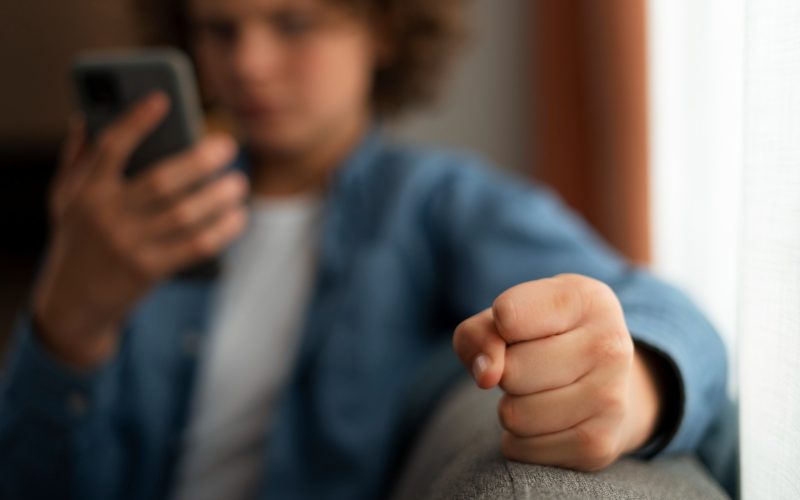 Violenza Digitale: Un Italiano su Tre Vittima di Cyberbullismo Oggi
