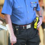 Muore a Napoli 35enne colpito da taser dopo lite in famiglia