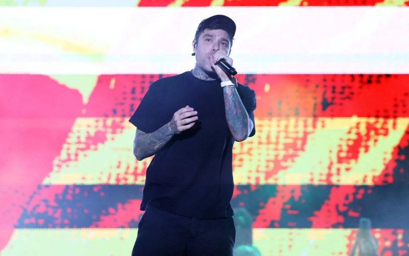 Fedez torna con Telepaticamente, tra musica e scrittura