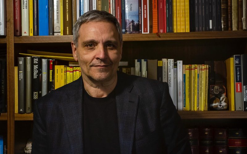 Tra noir e psiche: il mondo narrativo di Maurizio de Giovanni