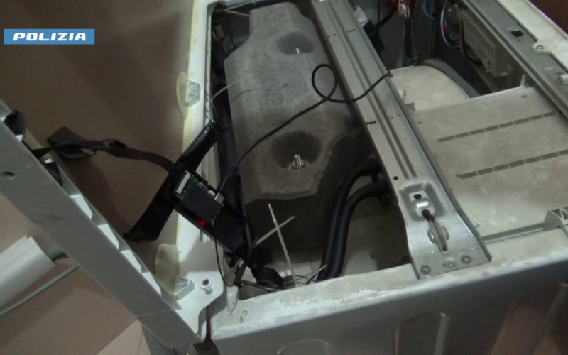 Telecamere nascoste nei bagni [VIDEO], denunciato proprietario aquilano