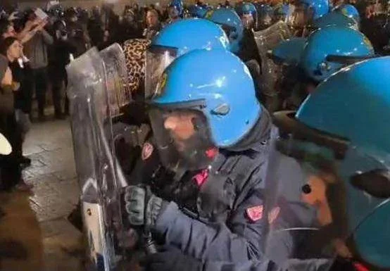 Italia-Israele, tensione a Udine dopo corteo pro Pal: polizia usa idranti e lancia lacrimogeni