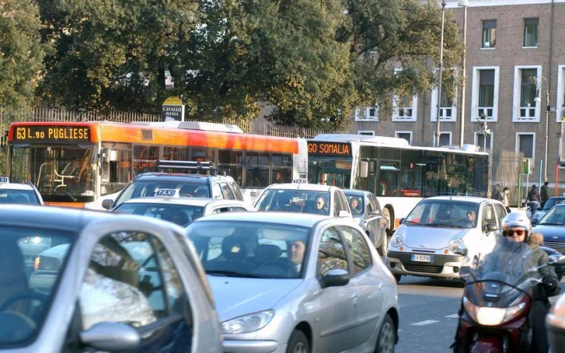 Roma, evitato blocco dei veicoli euro 4 e 5: approvata delibera