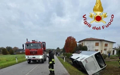 Frontale tra bus di studenti e Suv a Oderzo: un morto