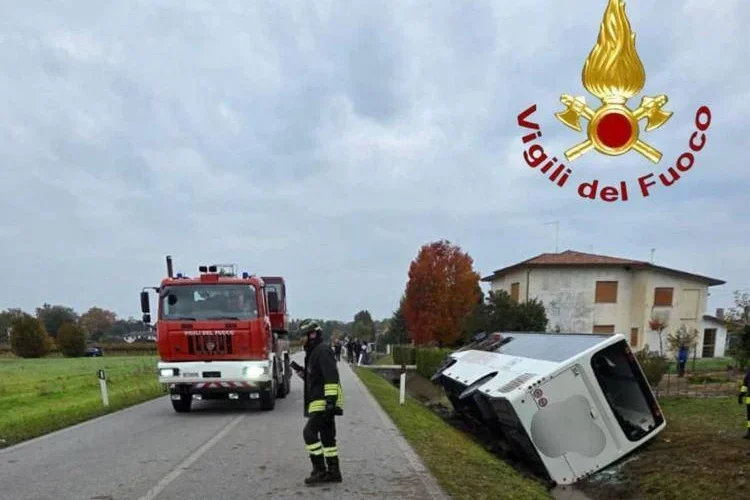 Frontale tra bus di studenti e Suv a Oderzo: un morto