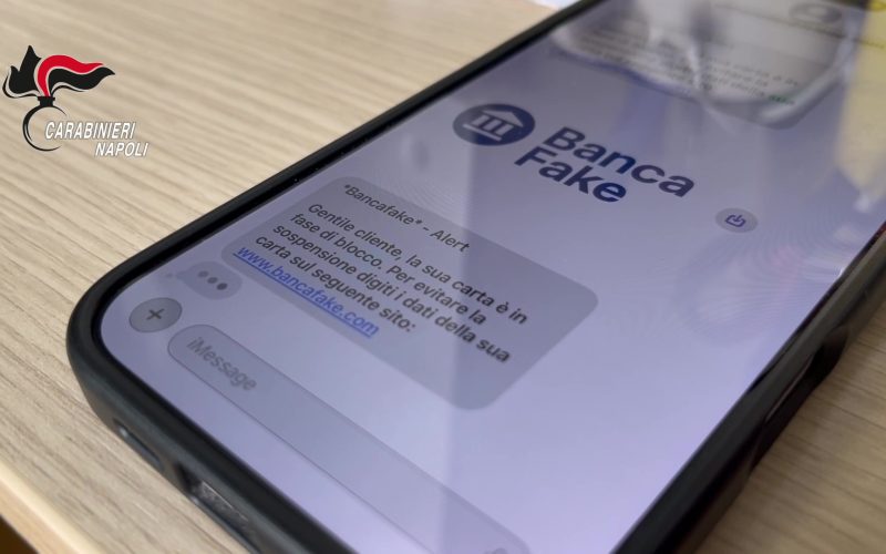Giugliano in Campania: smantellata banda di truffatori online, 11 arresti