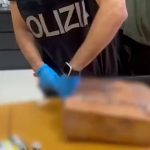 Scoperto a Milano laboratorio per falsi documenti internazionali