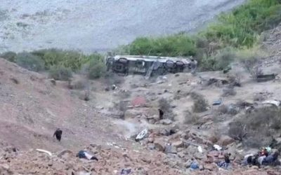 Tragedia in Perù, autobus precipita causando 37 vittime