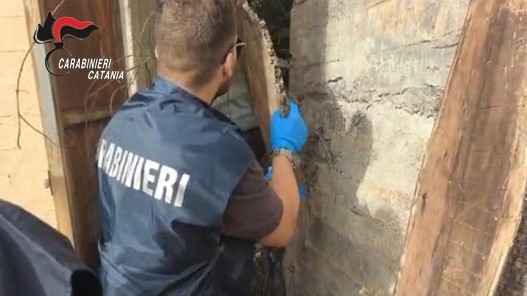 Cimitero di Aci Catena: controlli e sequestri, scatta l’allarme