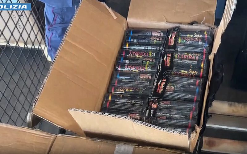 La Polizia intercetta 1.500 bombe carta spedite con corriere