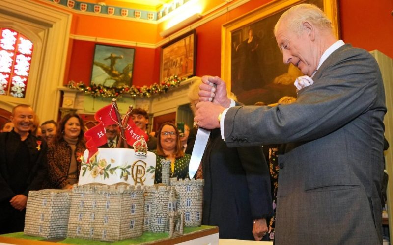 Re Carlo festeggia 77 anni con foto e eventi in Galles