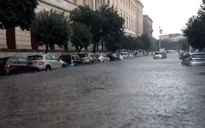 Siracusa, bomba d’acqua paralizza la città: strade allagate